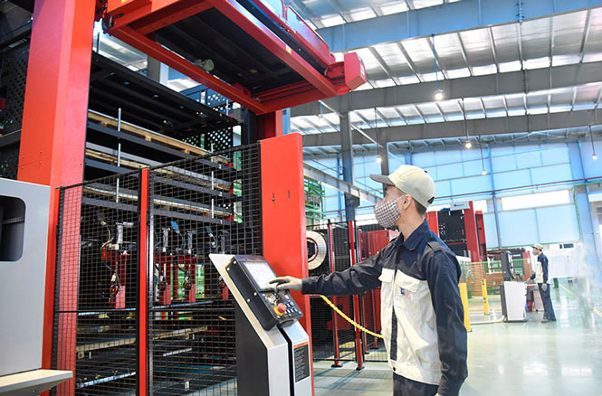 Dây chuyền sản xuất thiết bị điện công nghệ cao của Công ty cổ phần Kỹ thuật công nghiệp Á Châu (Khu công nghệ cao Hòa Lạc).
